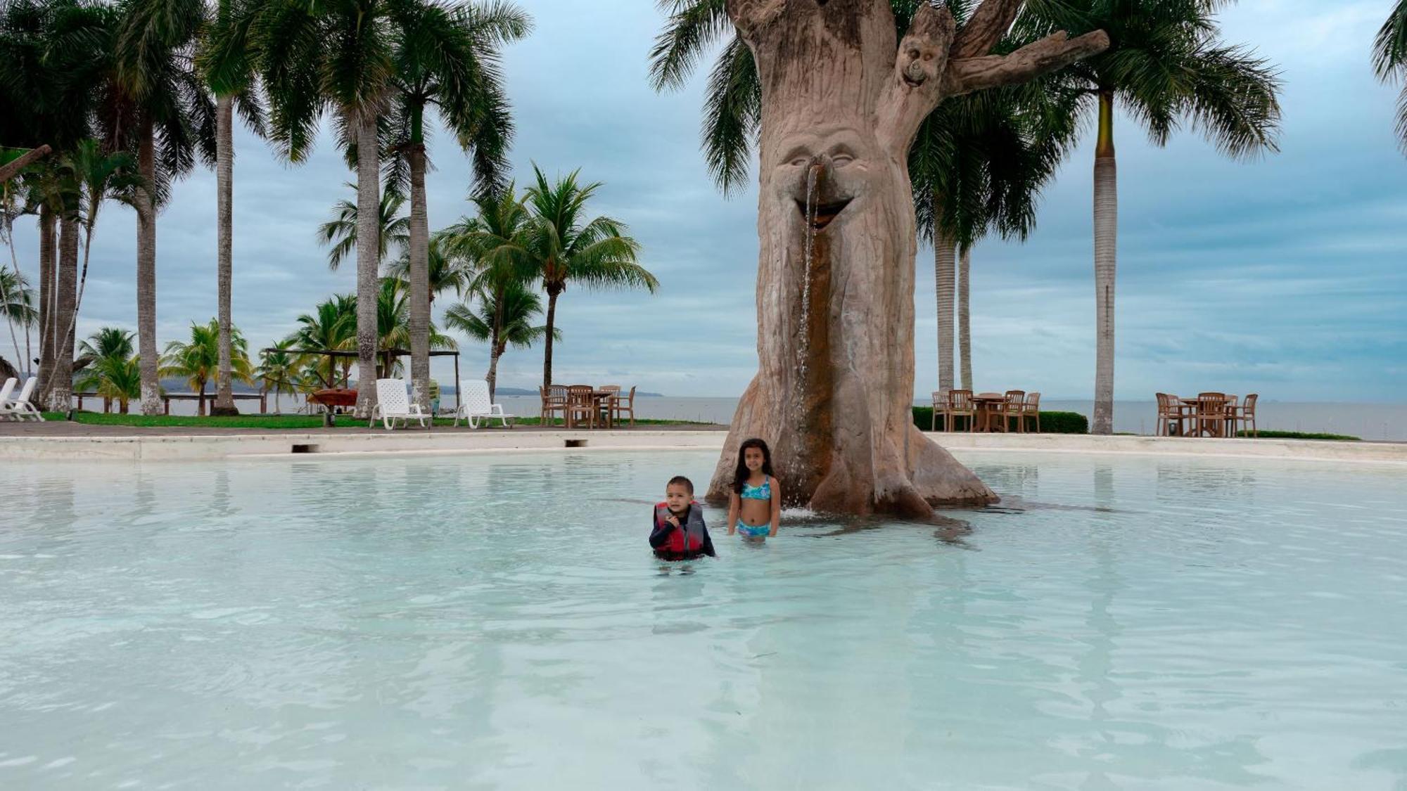 Amatique Bay Hotel Puerto Barrios Ngoại thất bức ảnh